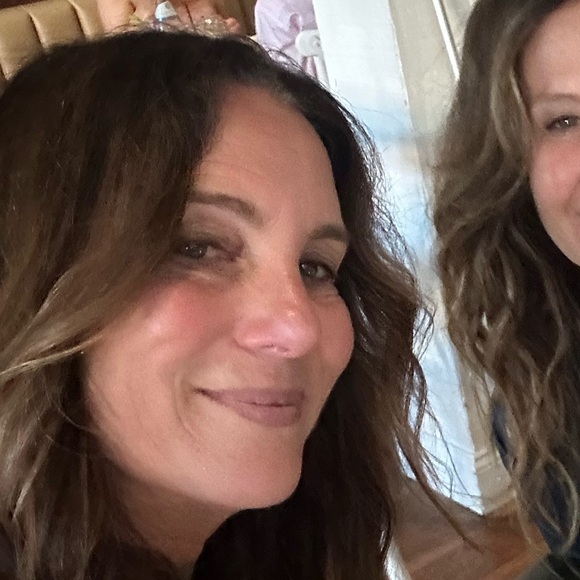 Meet your Posher, Deborah - Picture 2 of 2